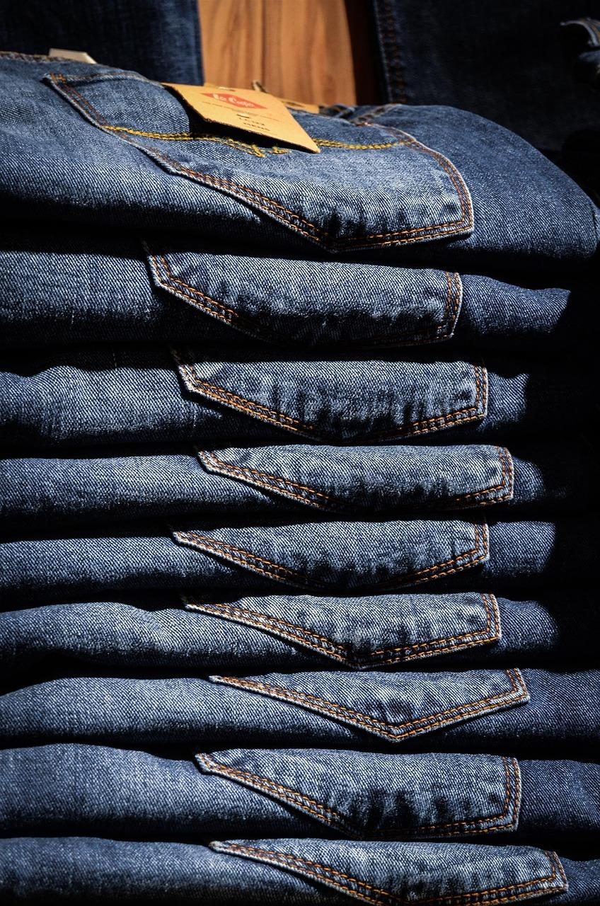 Fabric Shopping: ⁤choosing the Right Materials Without⁢ Getting Tangled
