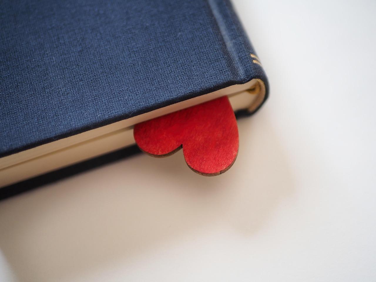 Valentine's‍ Day: ⁤Where ‍Romance Meets Rhinestones