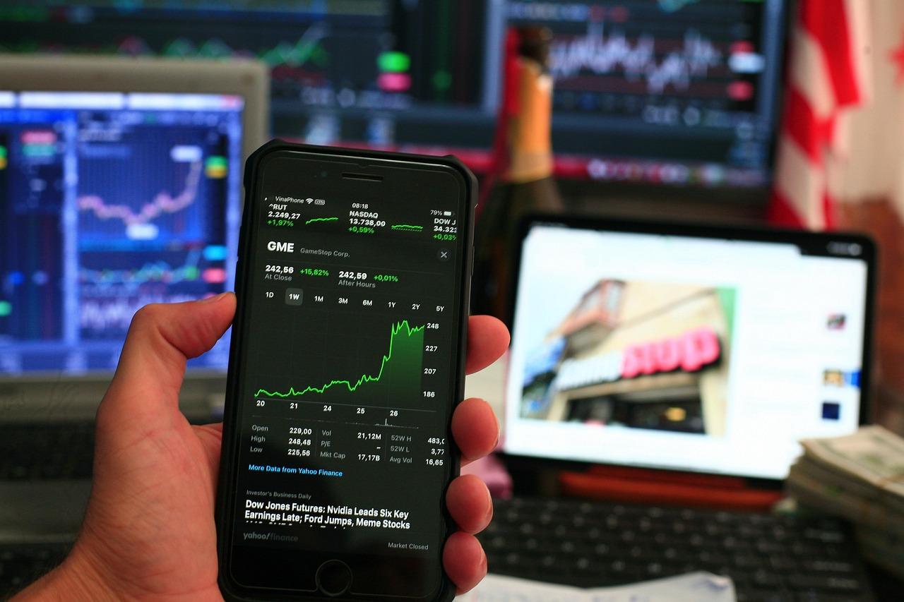 The Meme Stock Renaissance: Is GameStop ⁤the Gift ​That Keeps on ‌Giving?