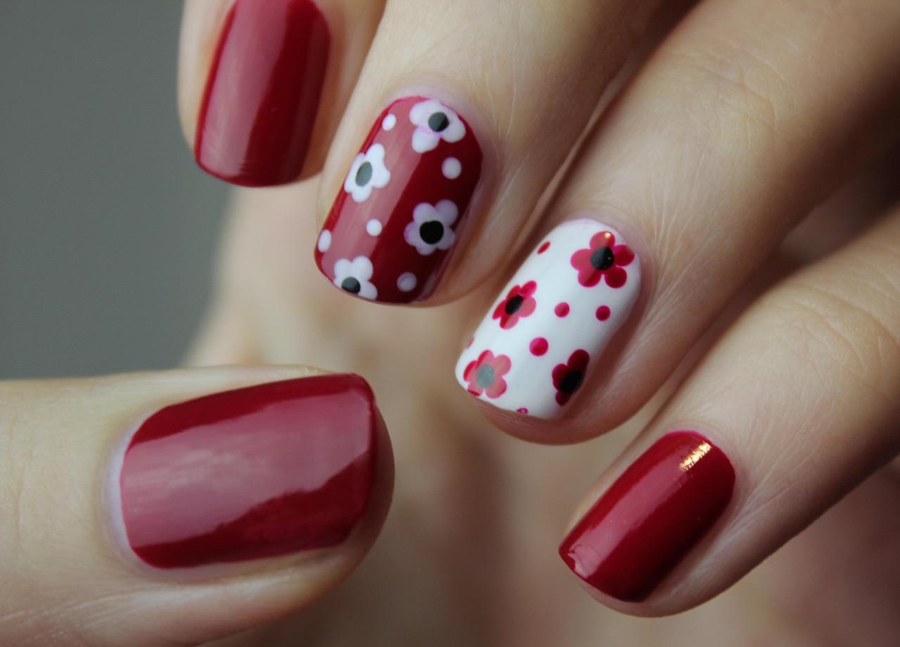Embrace the Red: Nail⁤ Art Colors⁢ That Scream ⁢Good Fortune