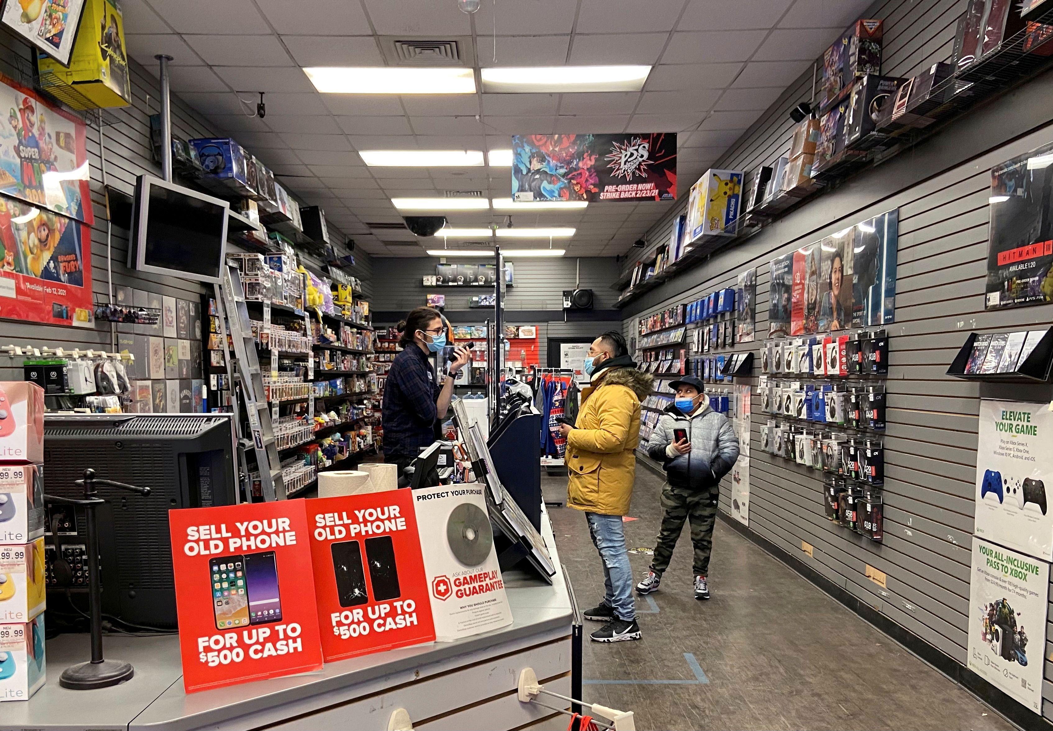Buy Low,⁣ Laugh High: How ⁢to Navigate ‌the GameStop circus with Style