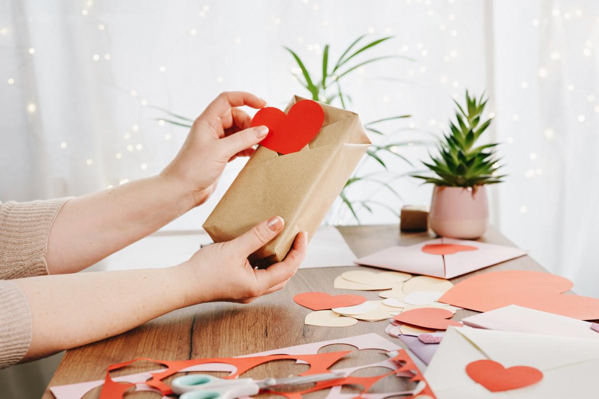 Crafting Love: hilarious DIY Valentine's⁤ Gifts for Hubby!