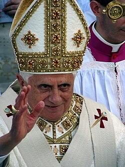 Accessorizing the Almighty:⁤ When Mitres Go Wild!
