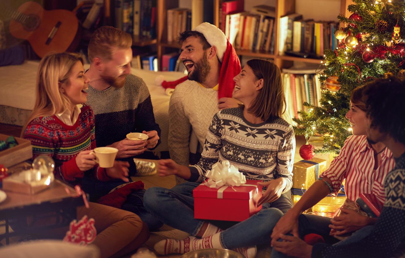 Roll the Dice,⁤ Deck the Halls: Transforming ‍Your Christmas Gatherings