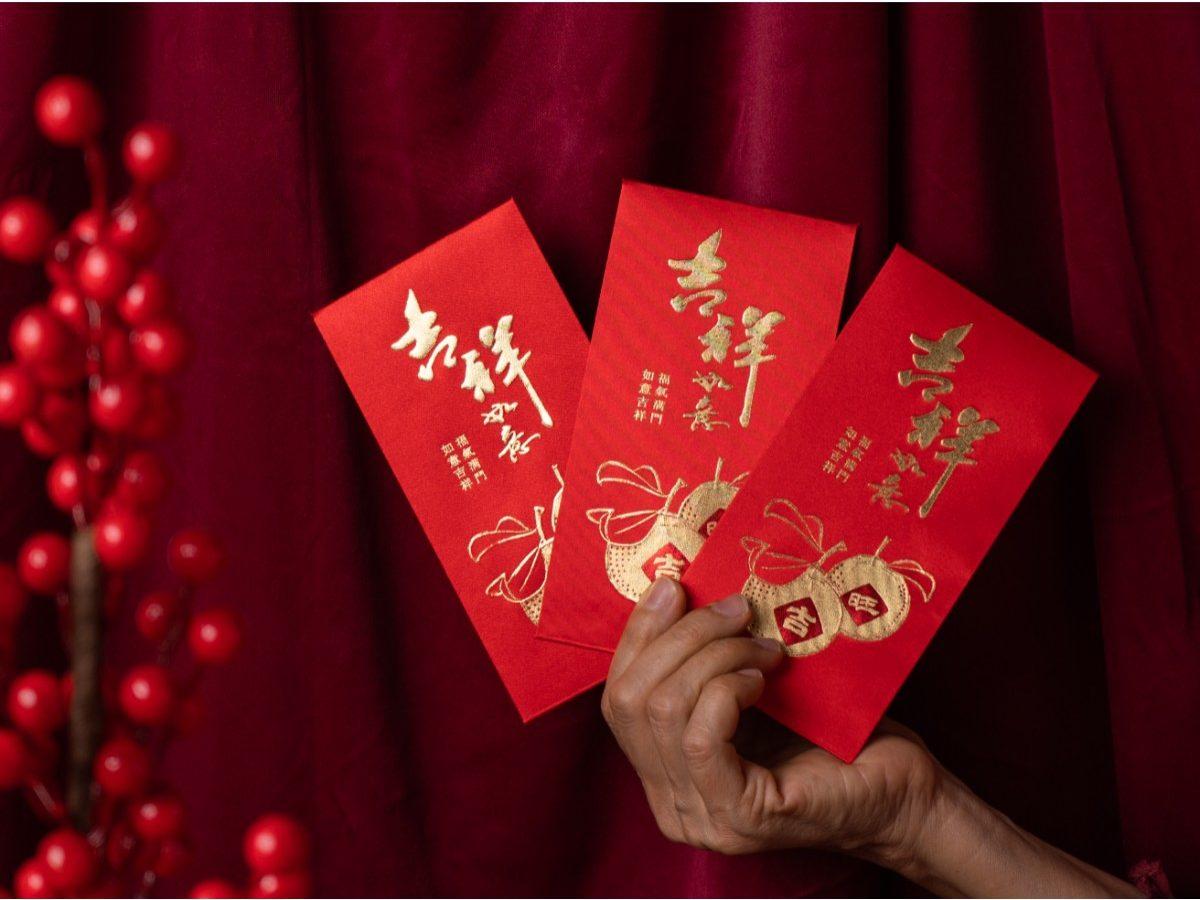 Navigating ​the Red Envelopes: Cash or ‍Creativity?