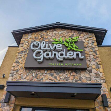 -⁢ Unwrap the Magic: Why Olive⁣ Garden is the Real⁢ santa's ‍Workshop This ⁤Christmas‌ Eve