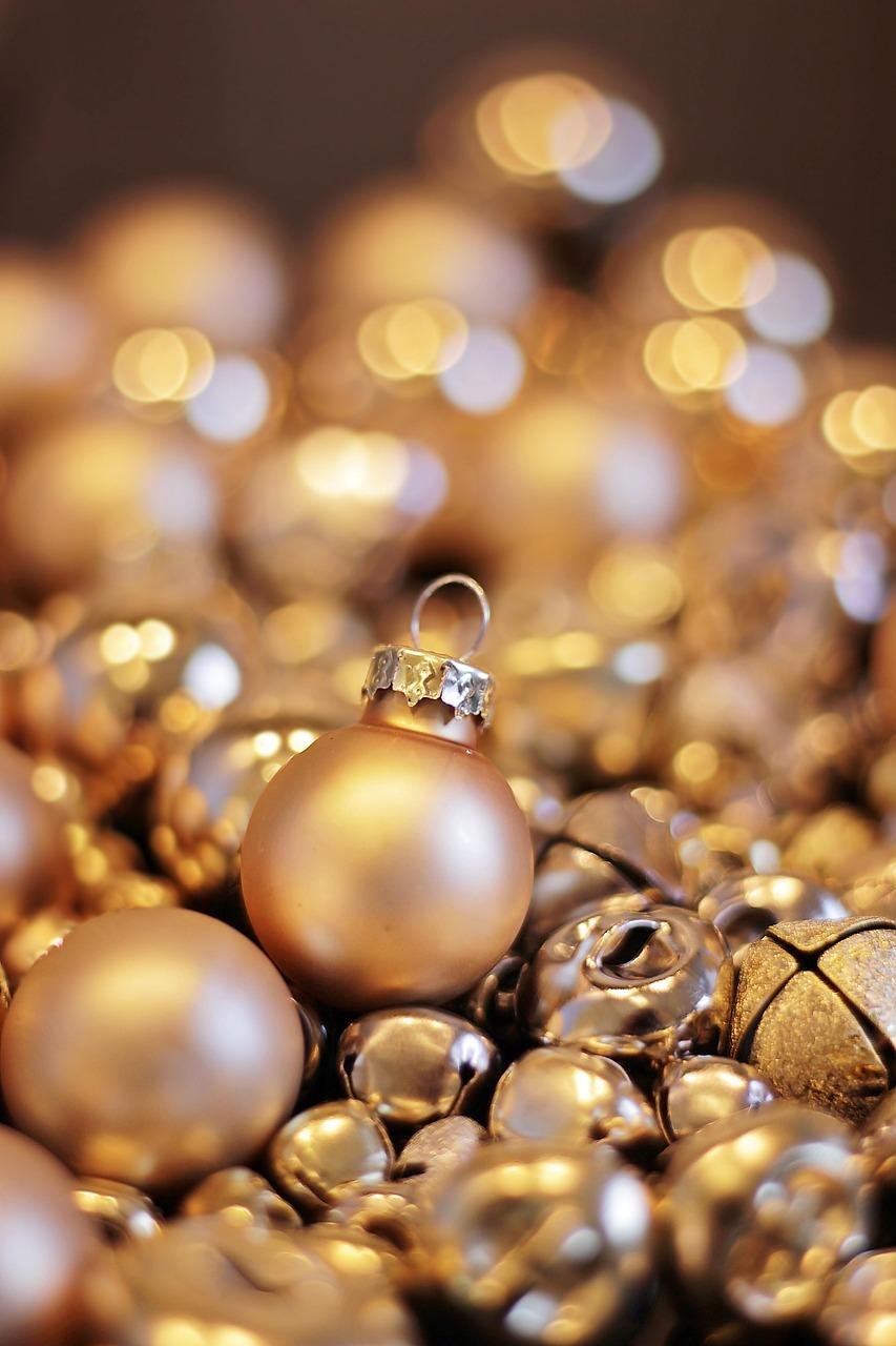 Christmas Cheer or Emoji Fear: navigating⁢ Holiday Greetings ⁤in Style