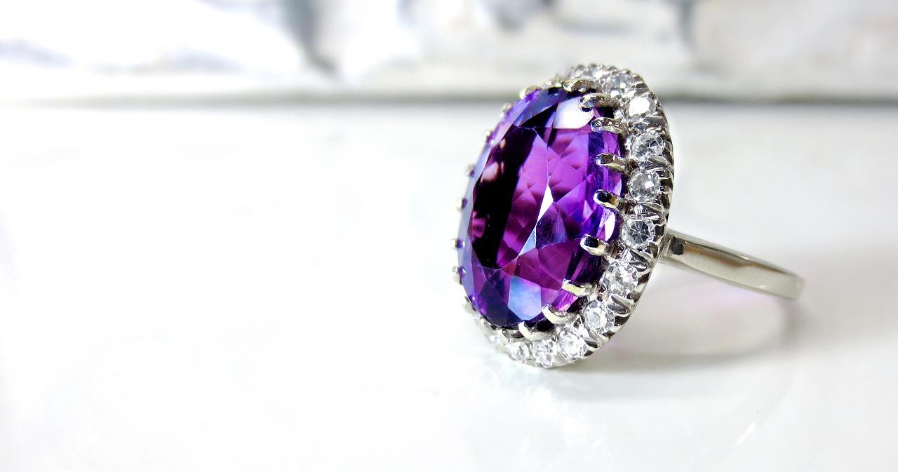 Saintly Accessories: Halo or hilarity? Find Your⁤ Divine Bling