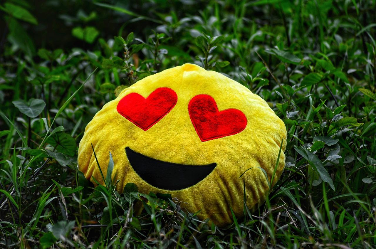 The Emoji Elf: Sprucing Up Your Messages for a Jolly Good Time