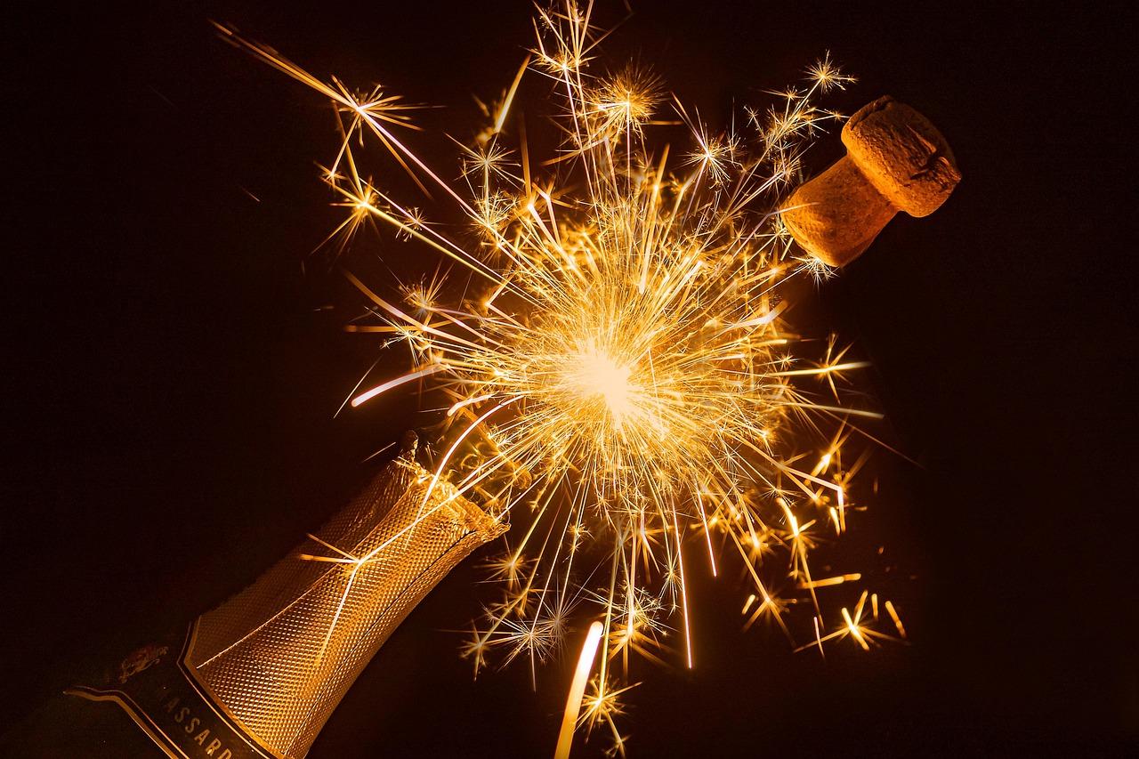 Toast to the ​Future: Festive Drinks for Your Holiday‌ Soirée