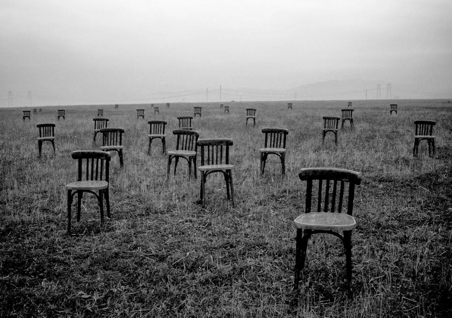Empty Chairs, ​Full Hearts:⁤ Finding Humor‍ in Holiday ⁢Absence