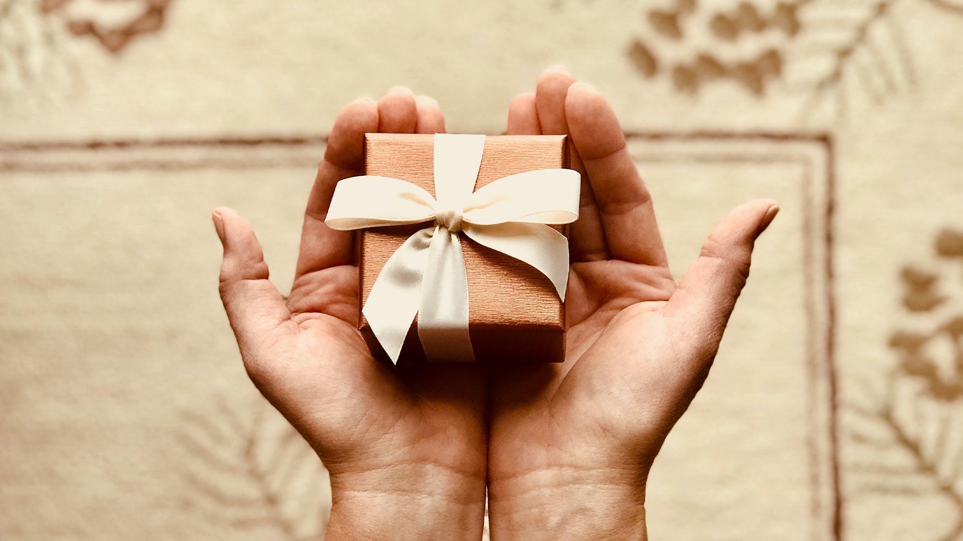 Gift Giving Gone Wrong: The Hilarious Highs and lows of Valentine’s Surprises