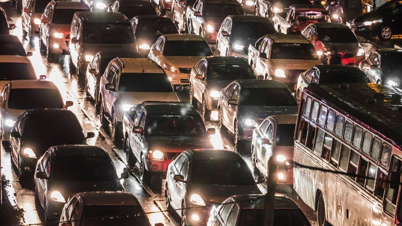 Traffic Jams and Survival Plans:‍ How ​to ⁤Navigate the⁣ New‌ Year's ‌Rush