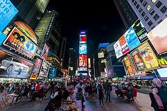 The Glittering⁤ Grit​ of Times Square vs. the ⁣Cozy Charm of⁢ Cape May